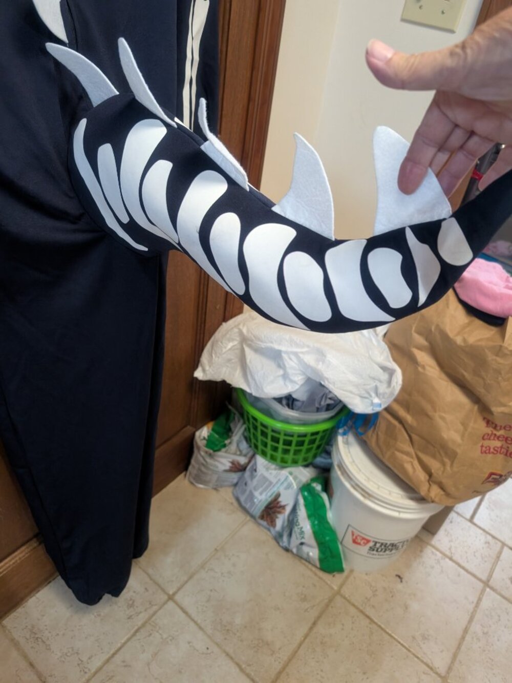Adult Dino Skeleton Costume, size XSm - Picture 6 of 9
